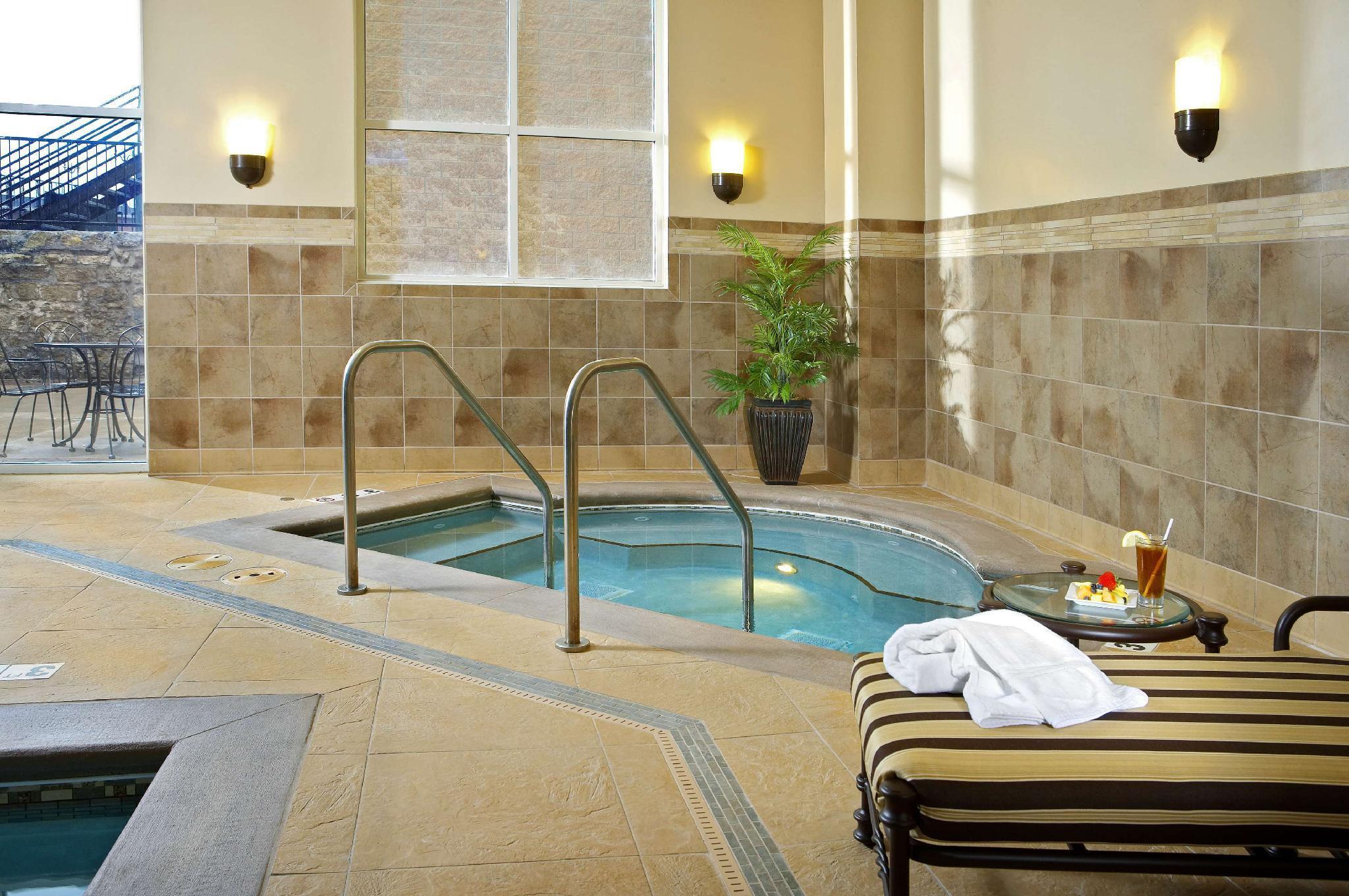 Tryp By Wyndham Savannah Exterior photo
