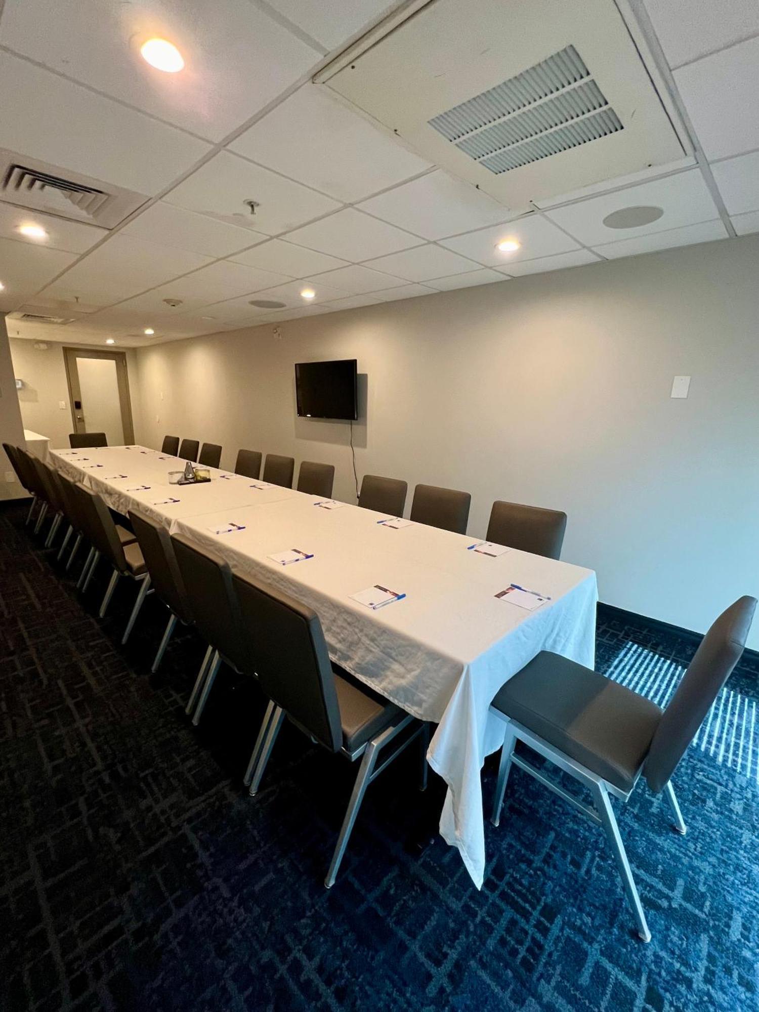 Tryp By Wyndham Savannah Exterior photo