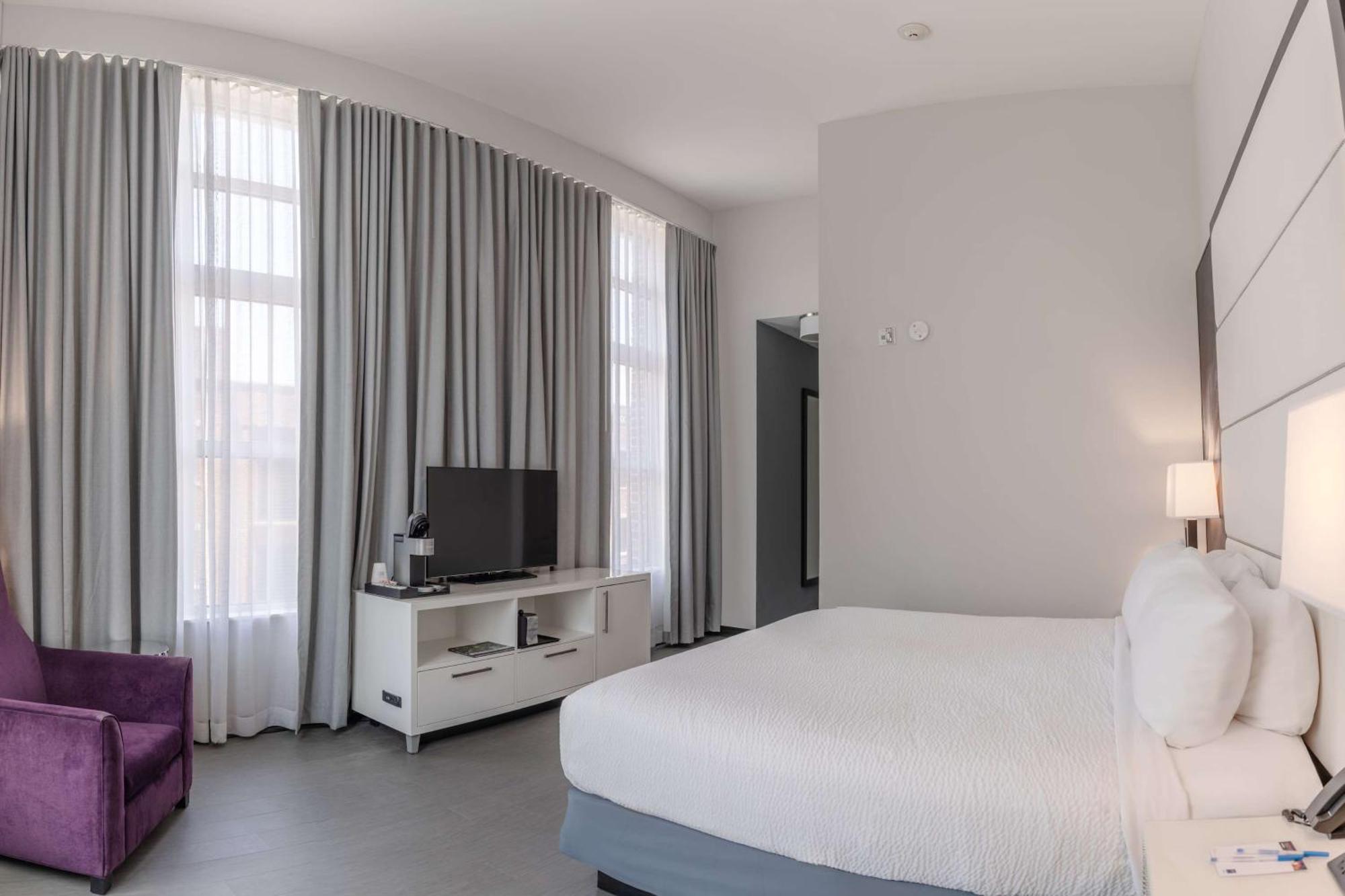 Tryp By Wyndham Savannah Exterior photo