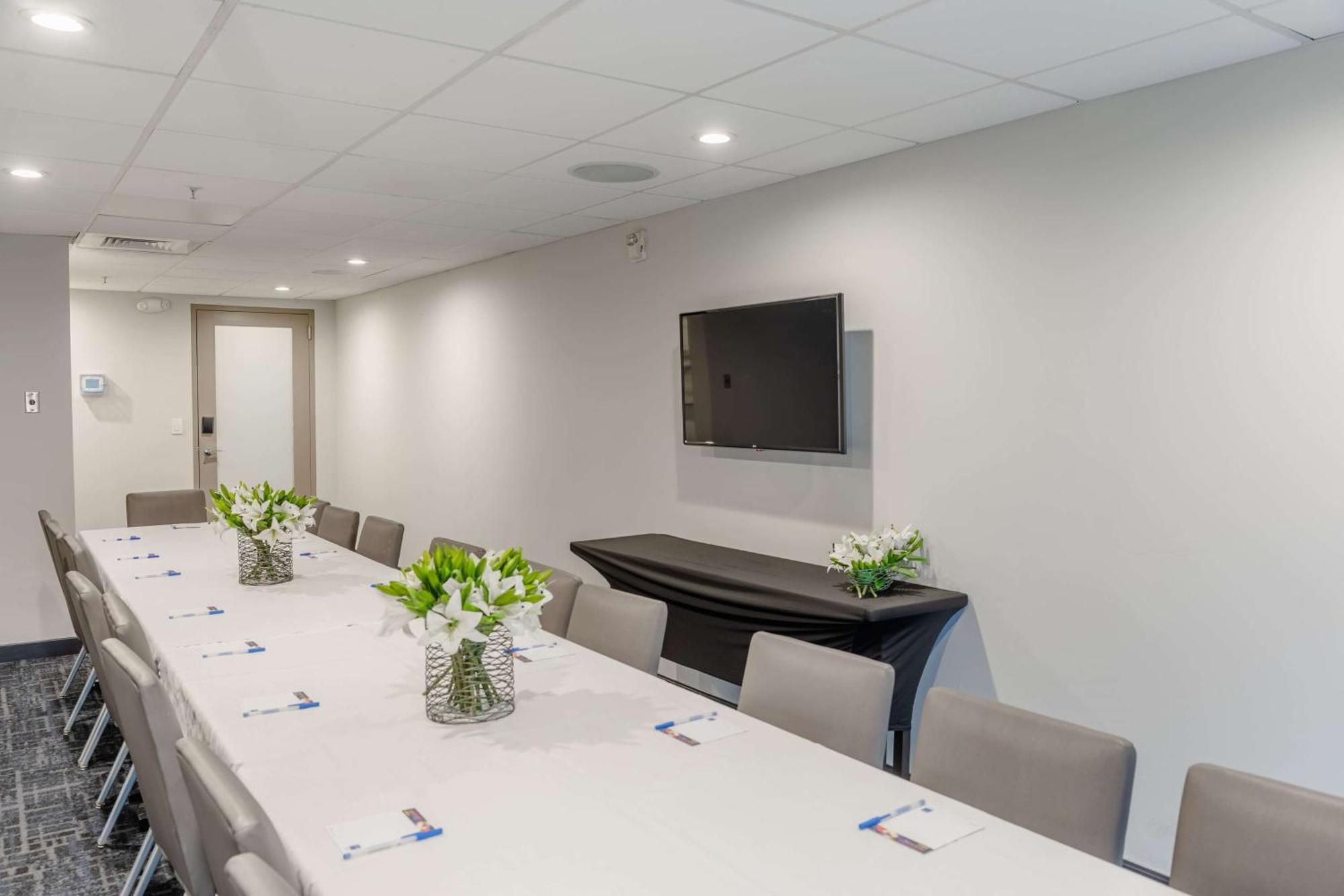 Tryp By Wyndham Savannah Exterior photo