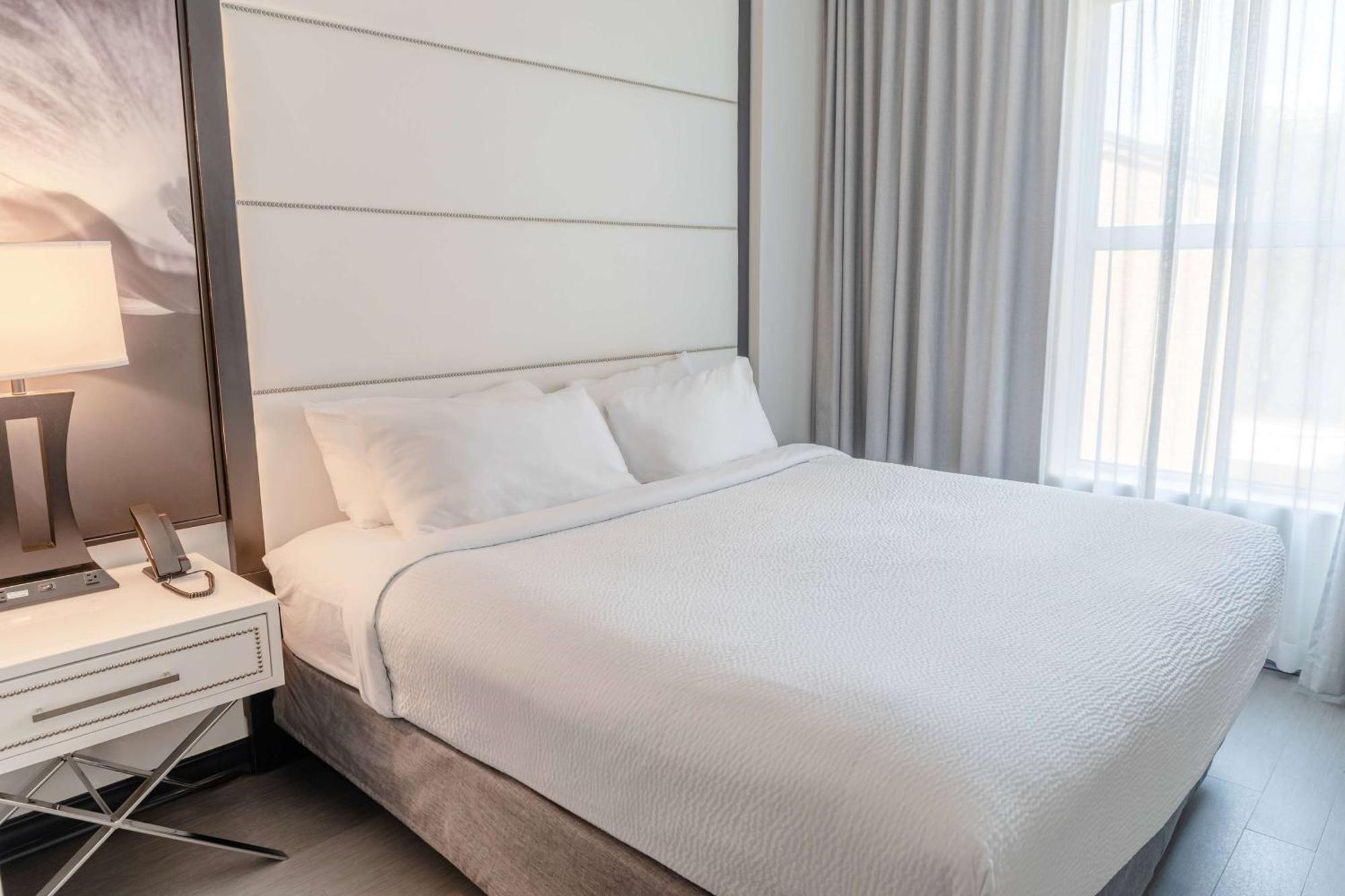 Tryp By Wyndham Savannah Exterior photo