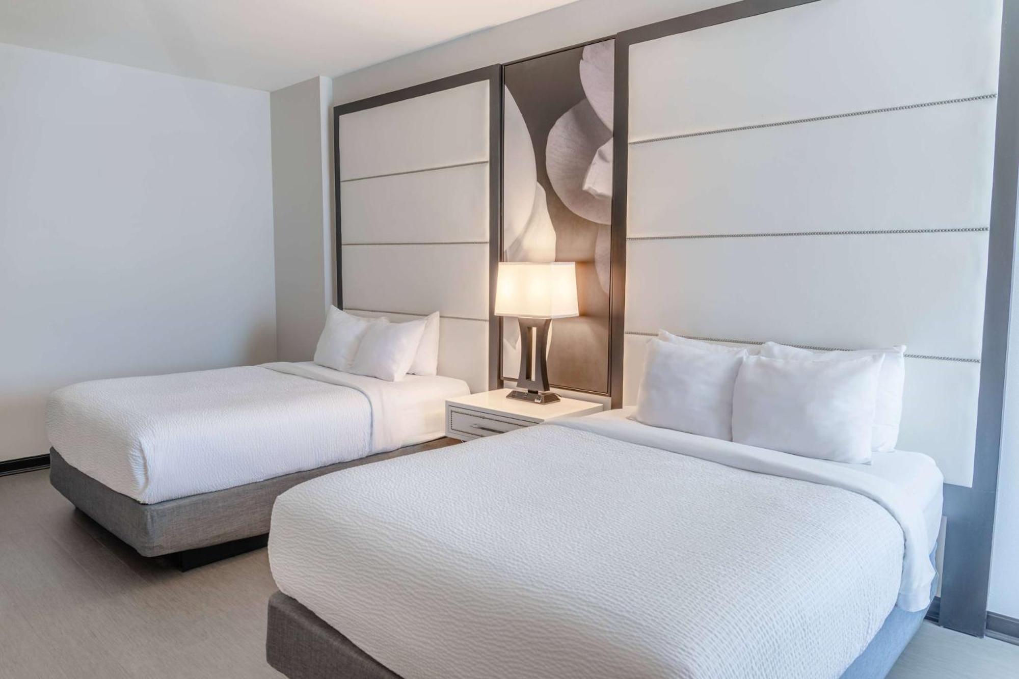 Tryp By Wyndham Savannah Exterior photo