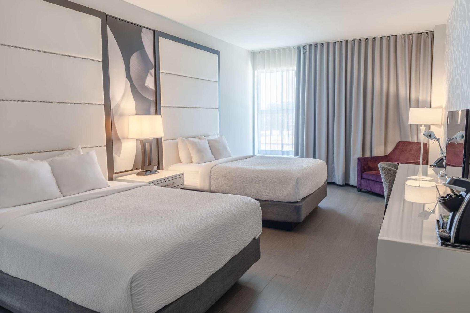 Tryp By Wyndham Savannah Exterior photo