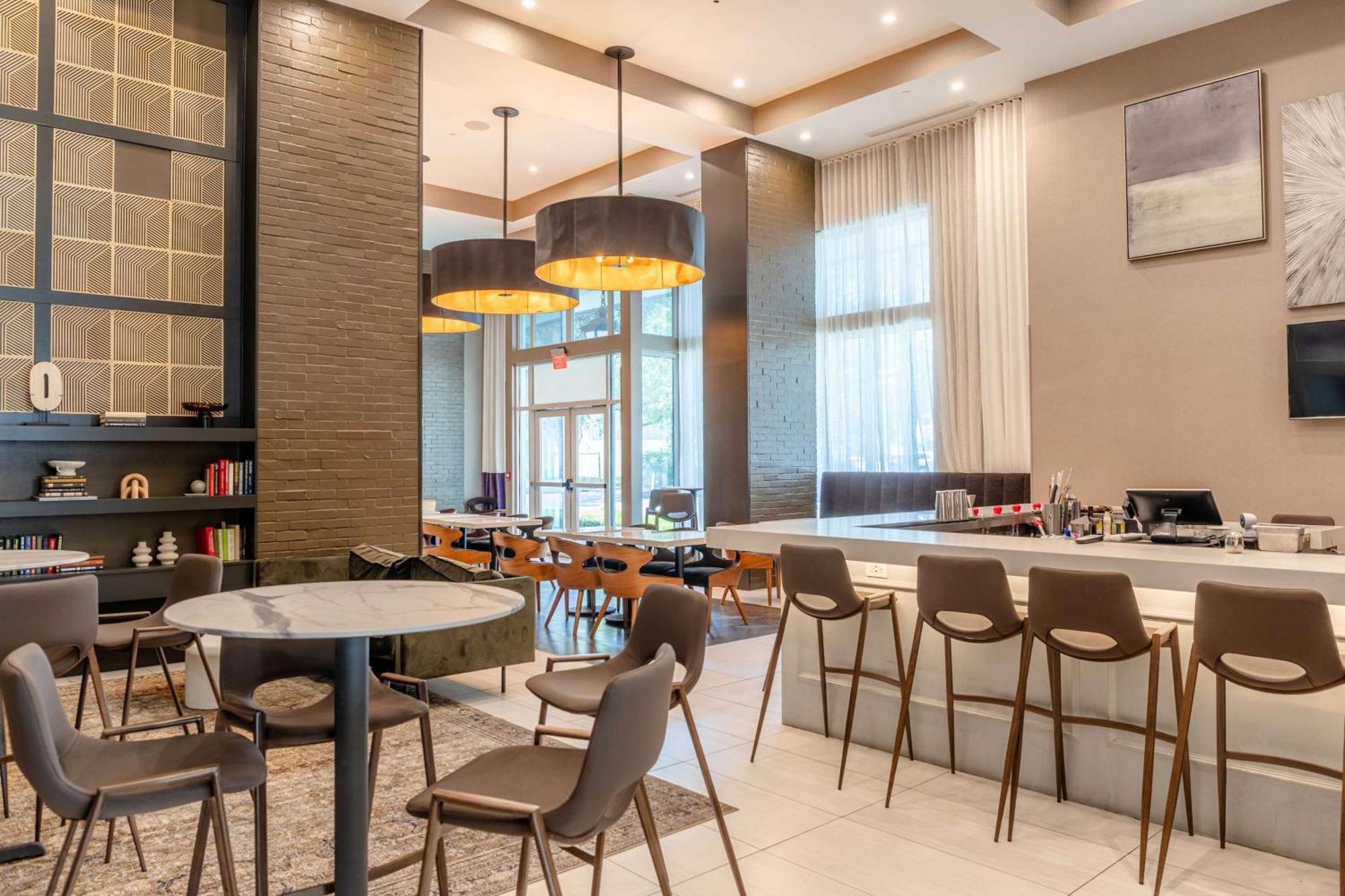 Tryp By Wyndham Savannah Exterior photo