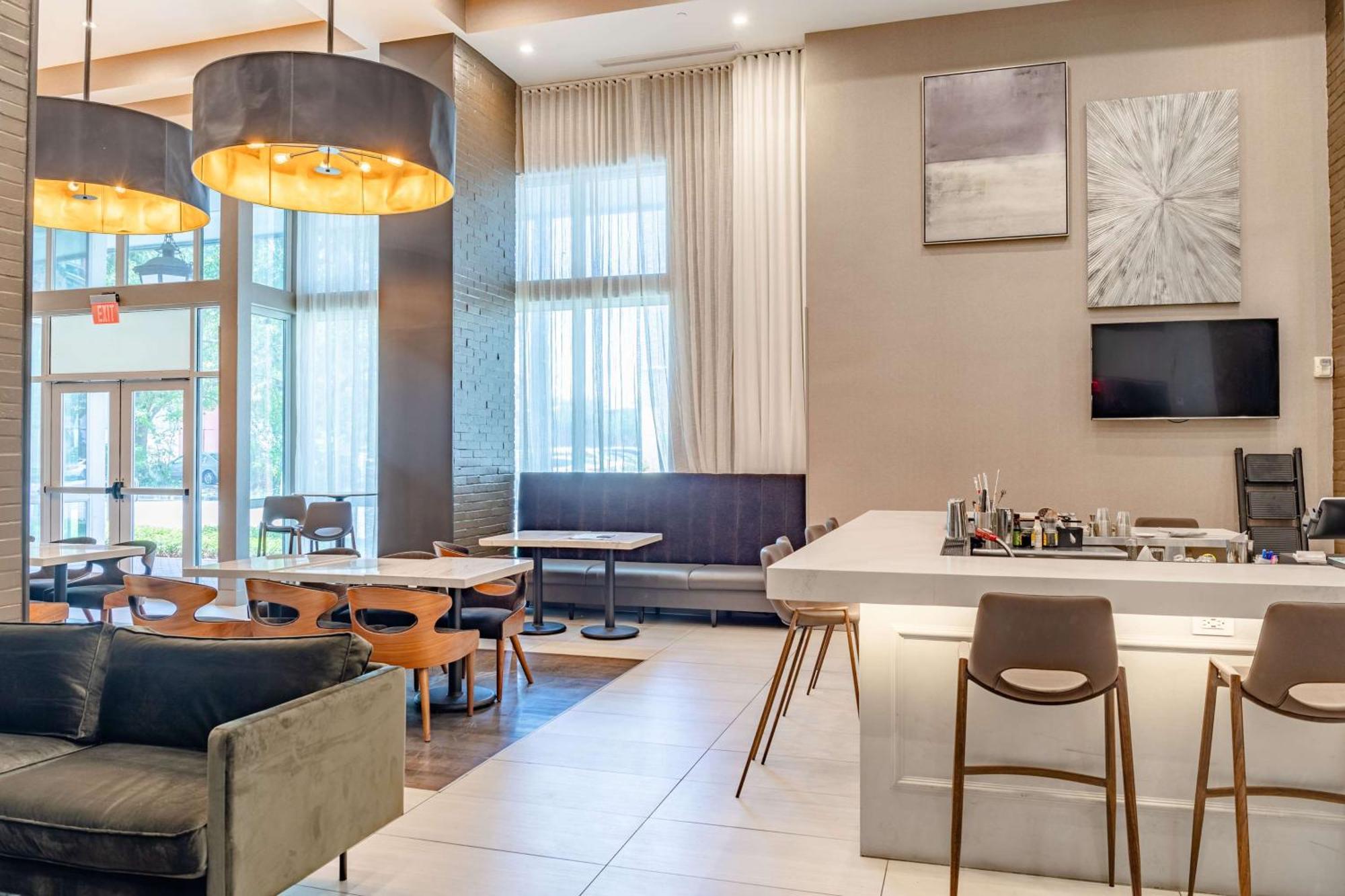 Tryp By Wyndham Savannah Exterior photo