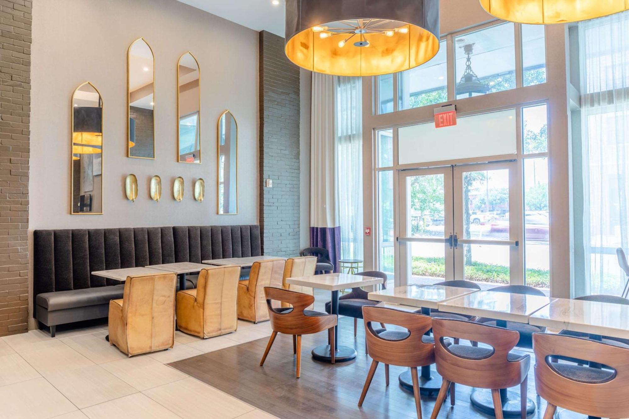Tryp By Wyndham Savannah Exterior photo