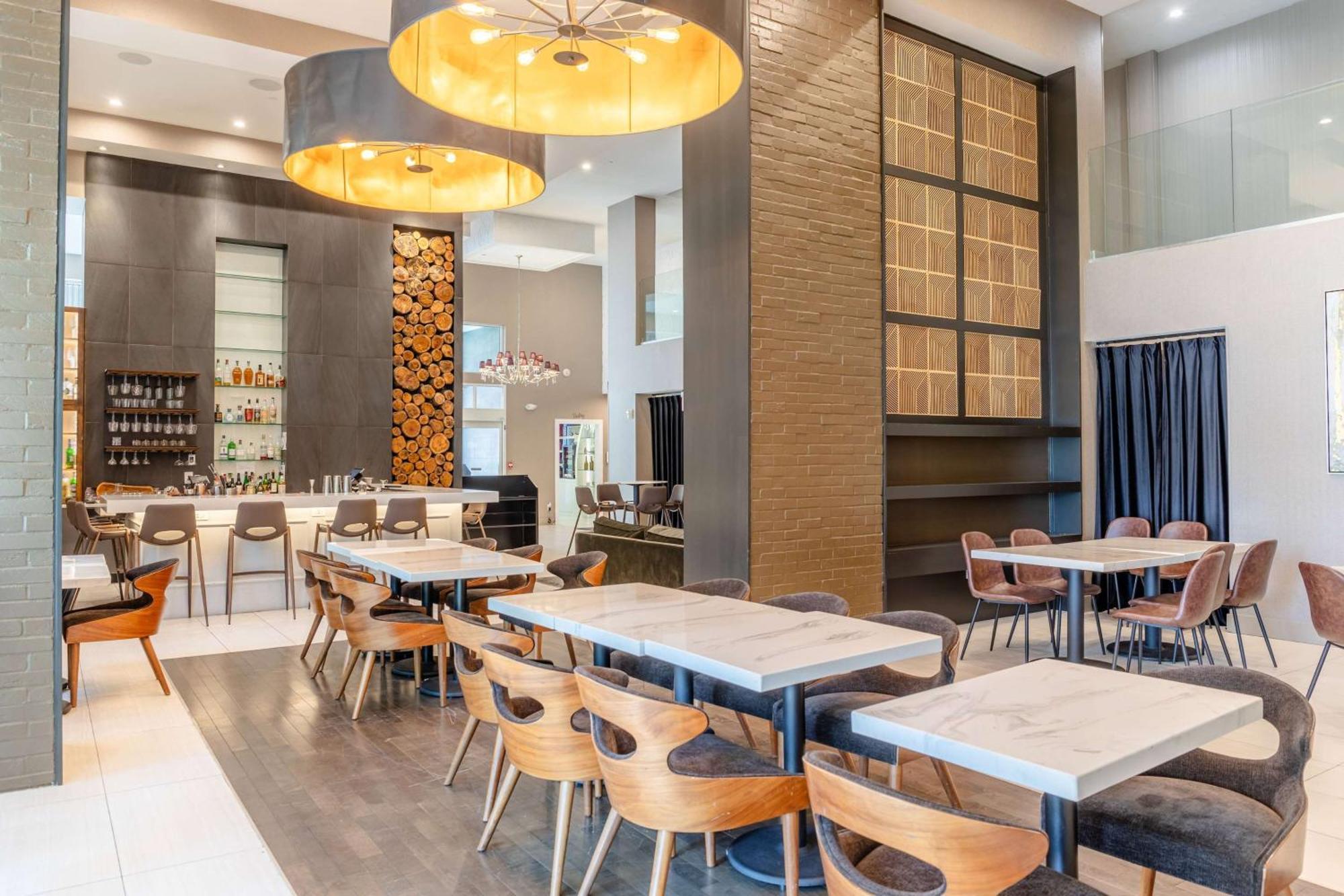 Tryp By Wyndham Savannah Exterior photo