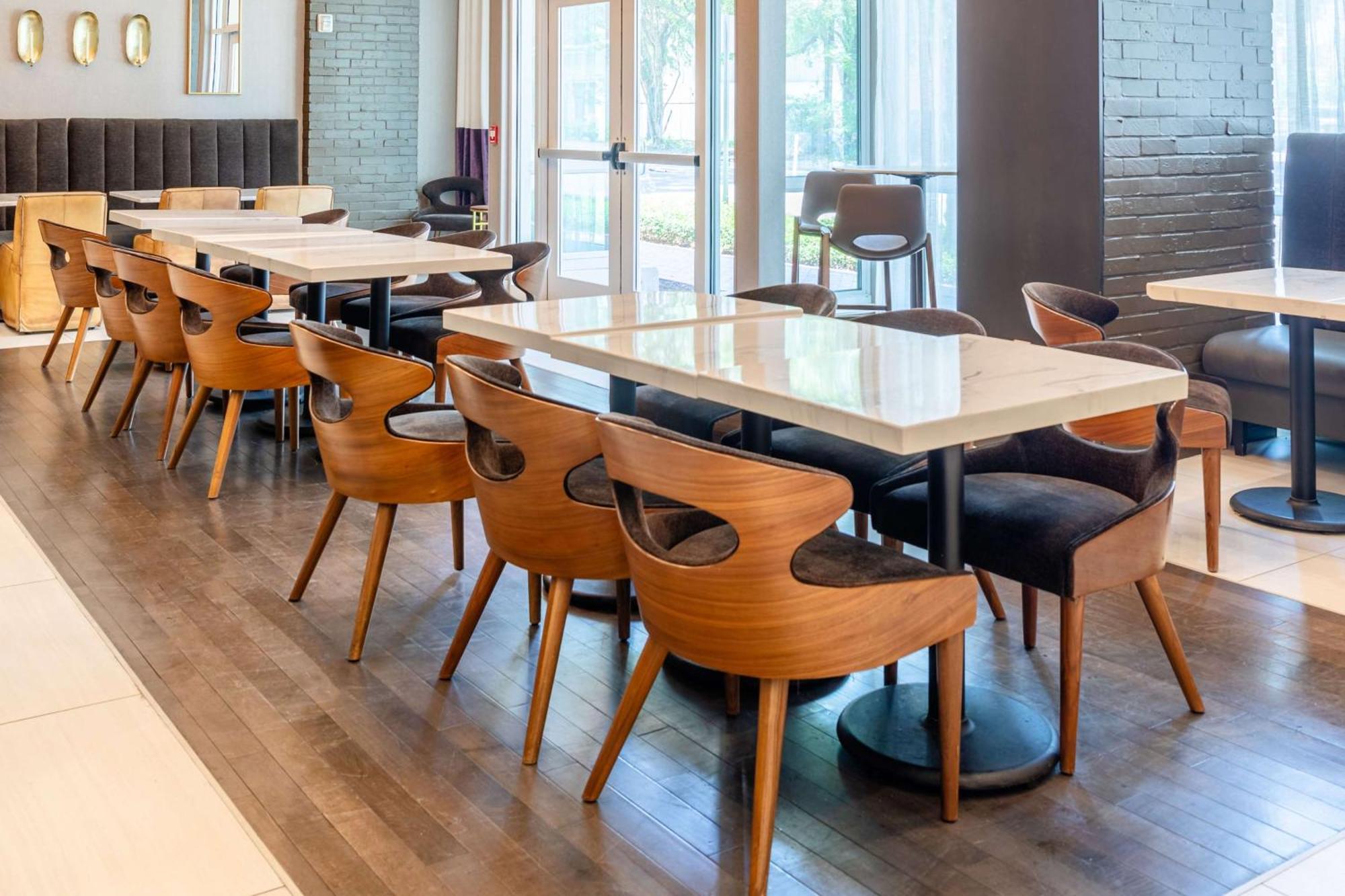 Tryp By Wyndham Savannah Exterior photo