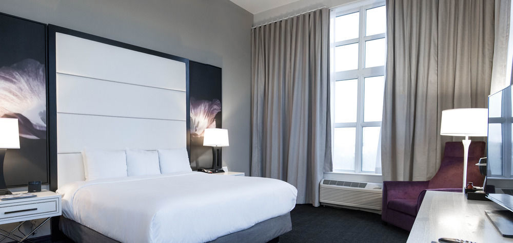 Tryp By Wyndham Savannah Exterior photo